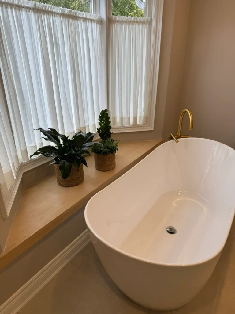 acrylic vs fiberglass bathtub 