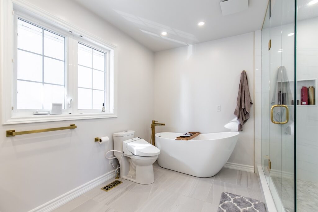 bathroom with sink and tub