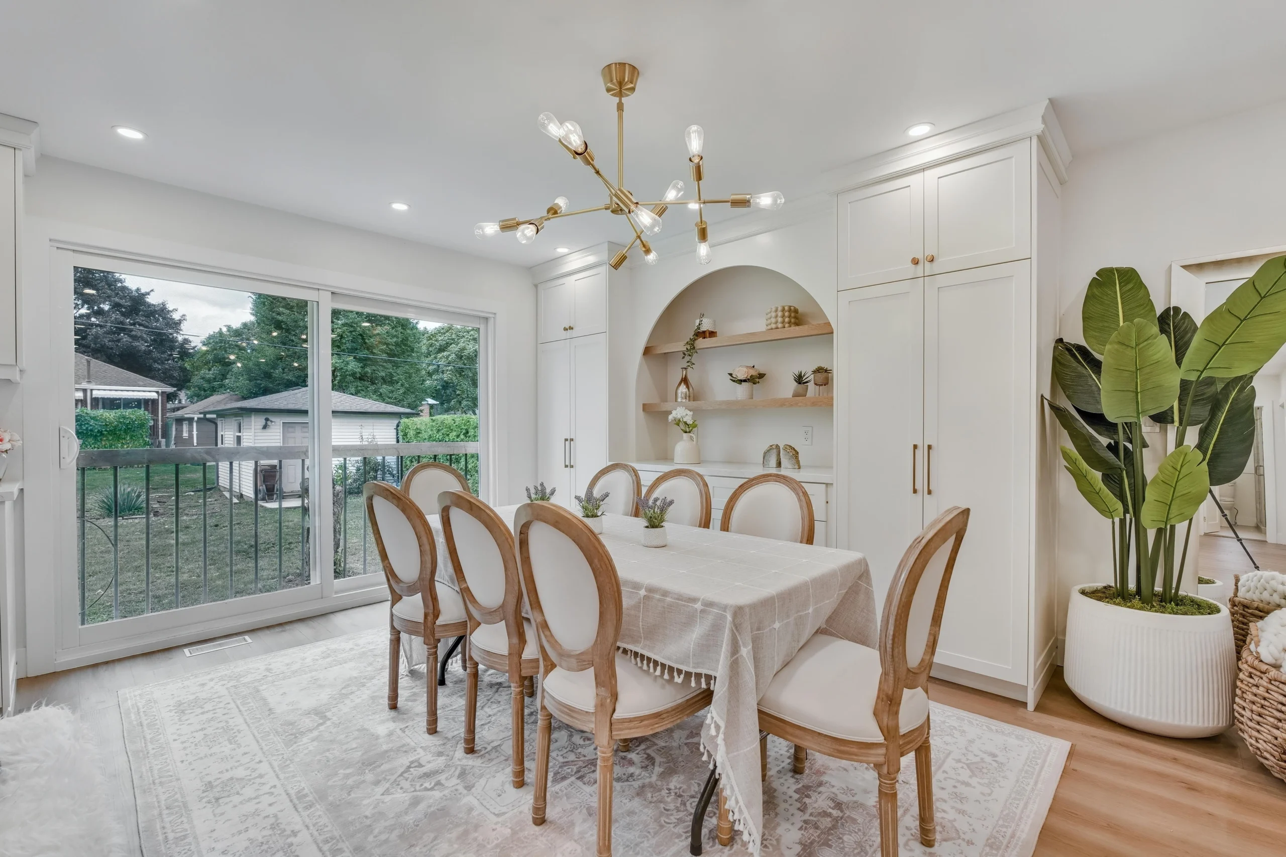 Photo-bright-dining-area-renovation