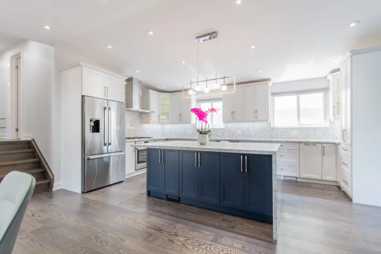 Photo modern kitchen with blue island and orchid centerpiece